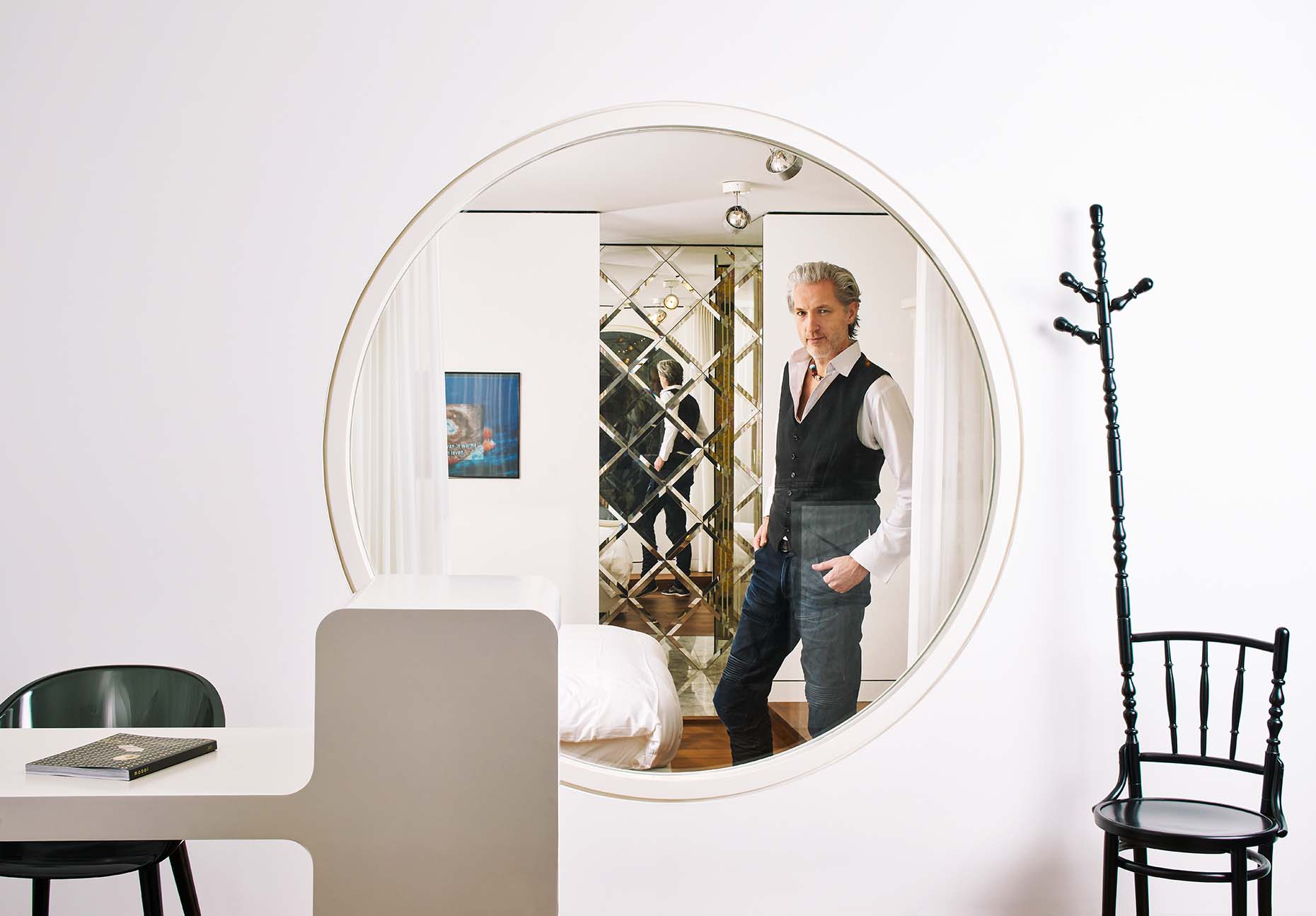 LIVING MAGAZINE, IT
